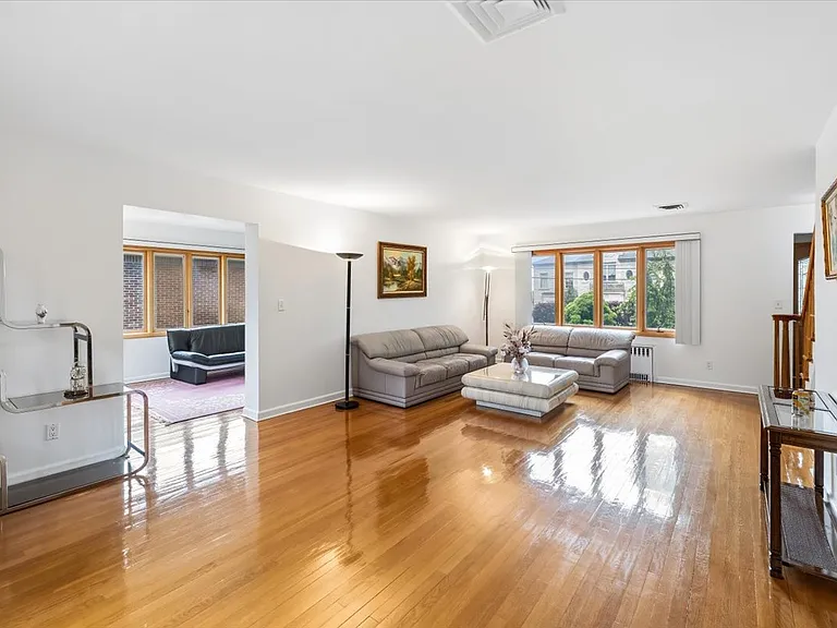 535 Summit St — Photo 3