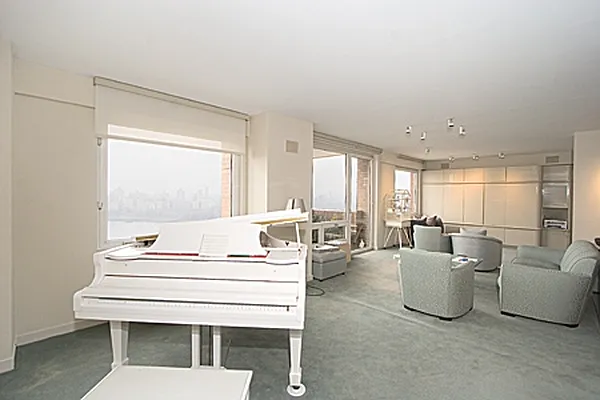 Sold by Adriana Arciello, LREB | media 52