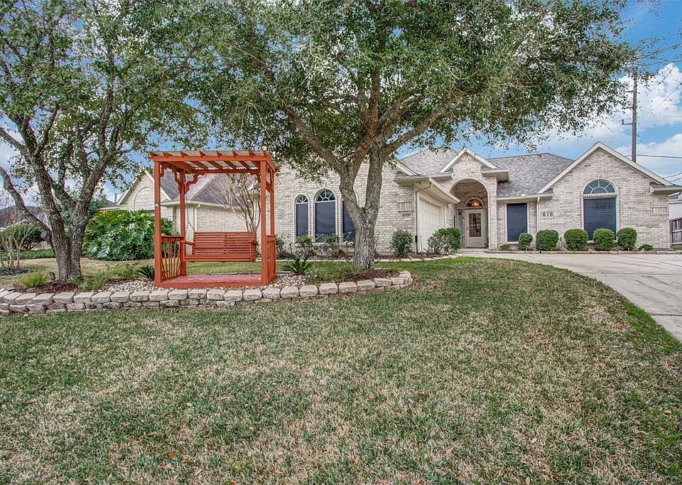 1st image of 610 W Larkspur Cir