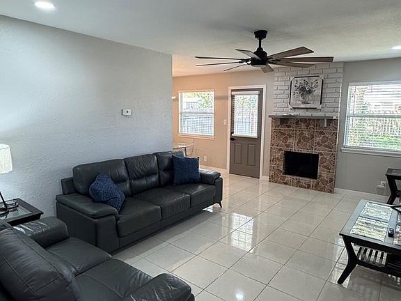 5th image of 225 Glenbrook Dr #A