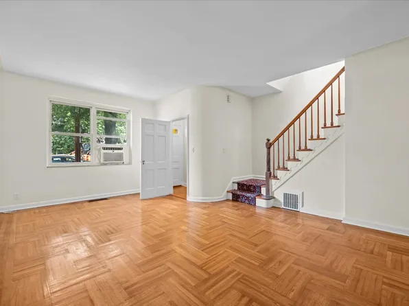 140 Van Cortlandt Park S image 3 of 26