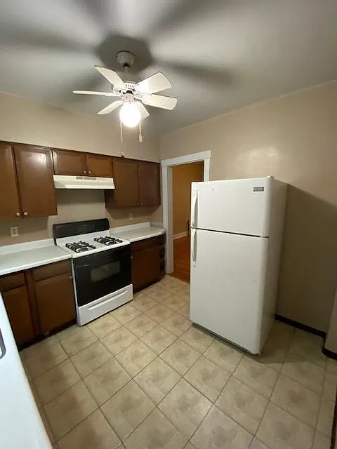 3 bed, 1300 sqft, $1,575 — Photo 2