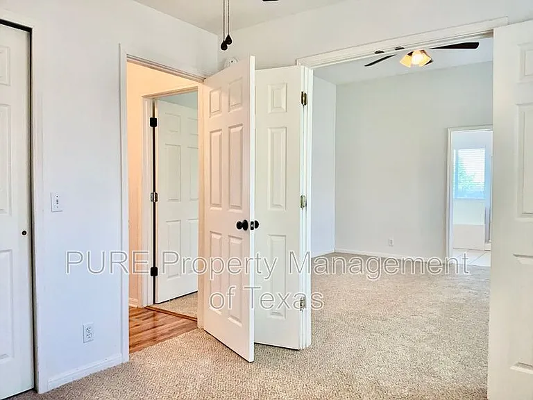 706 Stewart Dr — Photo 15
