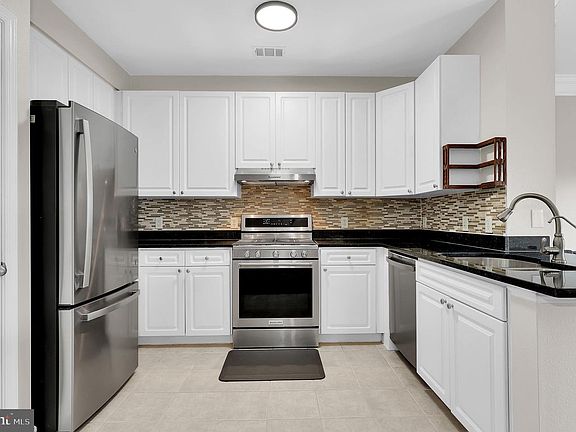 5th image of 501 Hungerford Dr APT 201