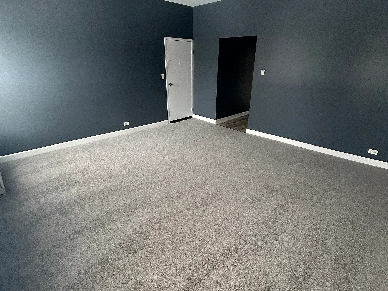2 bed, 1000 sqft, $2,300 — Photo 3