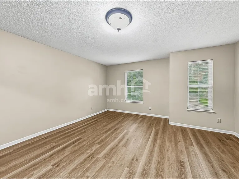 1909 Southernwood Ln — Photo 14