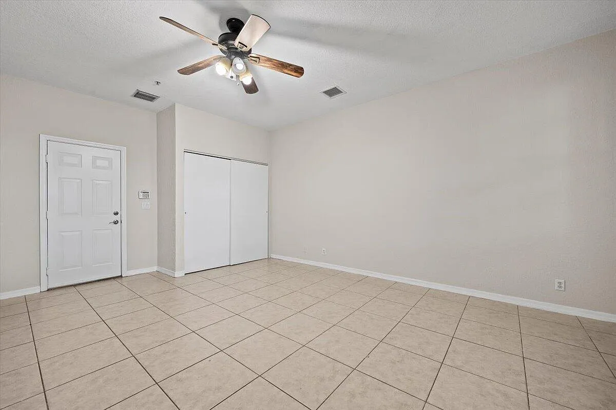 4 bed, 2.5 bath, 1897 sqft, $3,200 — Photo 4