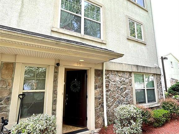 2nd image of 1625 Paterson Plank Rd APT 18