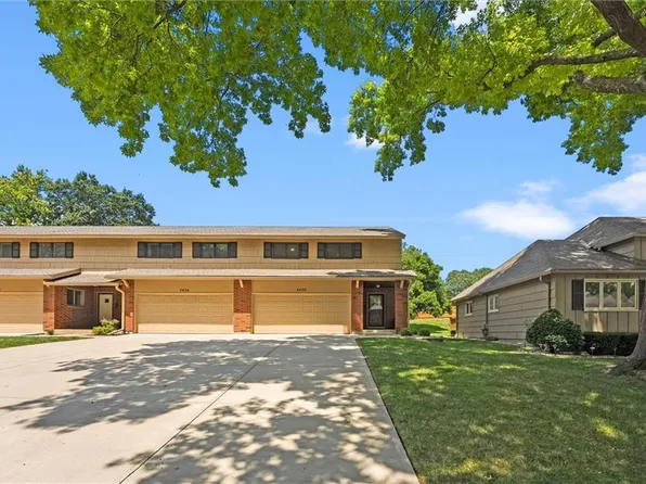 5402 W 103rd Ter, Overland Park, KS 66207