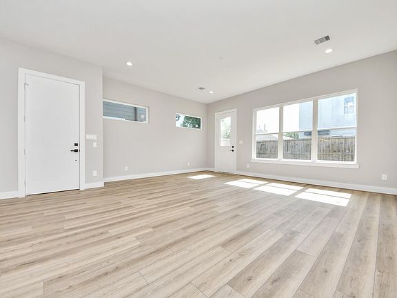 5th image of 6407 Goforth St
