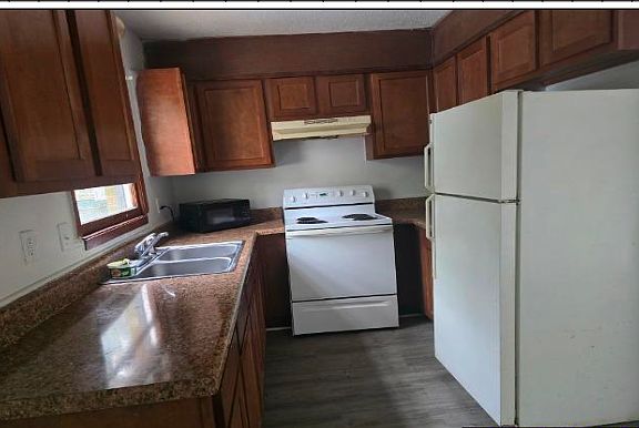 4th image of 2718 Crescent Ln APT E