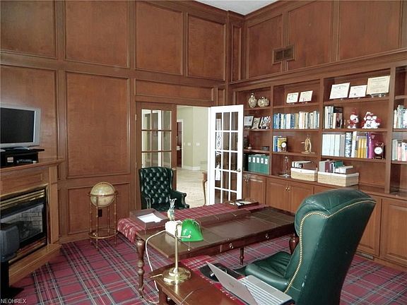 5th image of 595 Hardwick Dr