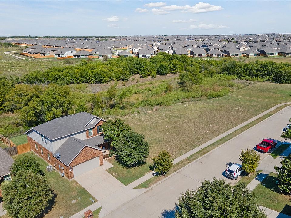 1st image of 1216 Artesia Dr