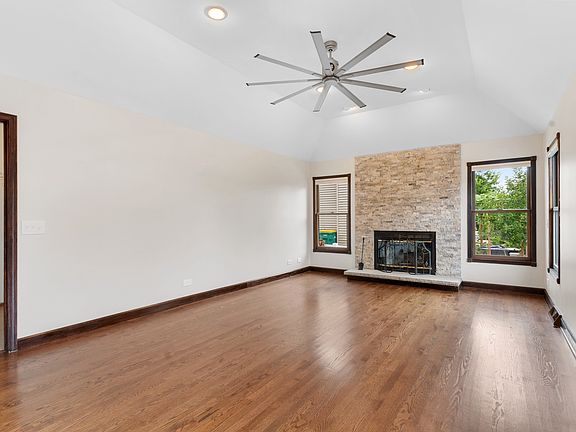 4th image of 1715 Chestnut Hill Rd