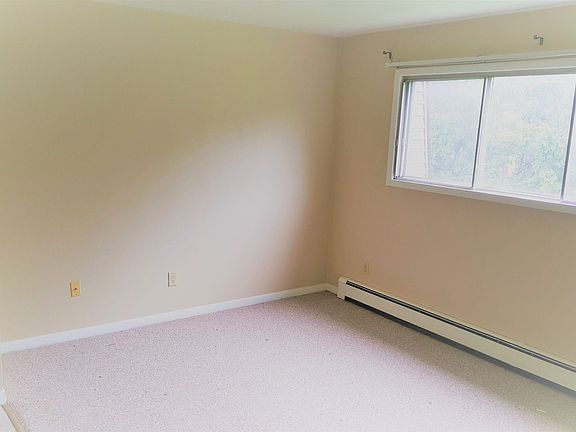 3rd image of 910 20th Avenue Pl #12