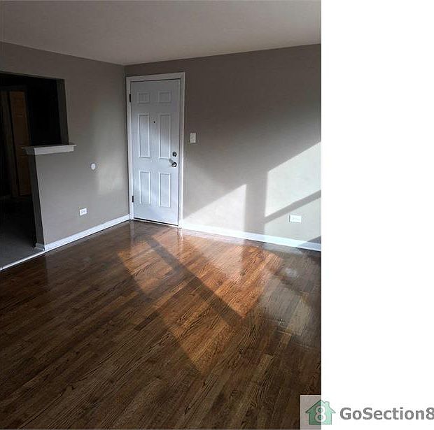 1st image of 8956 S Escanaba Ave