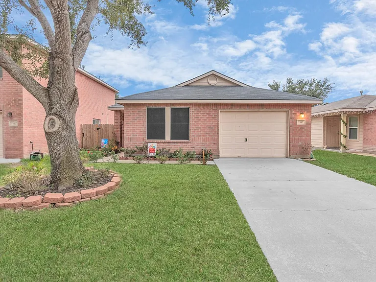 7327 Enchanted Creek Dr — Photo 2