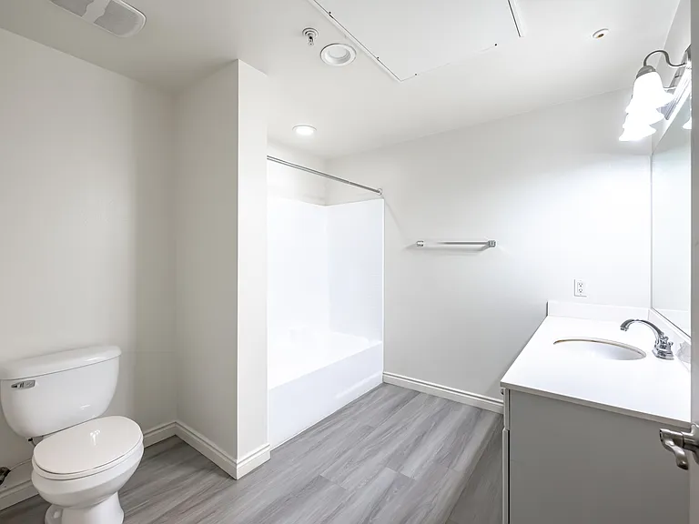 Metro 102 Apartments — Photo 12