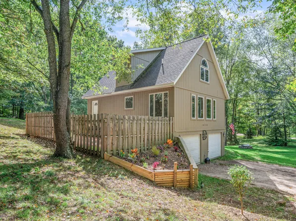 10120 Crazy Horse Trl, Stanwood, MI 49346