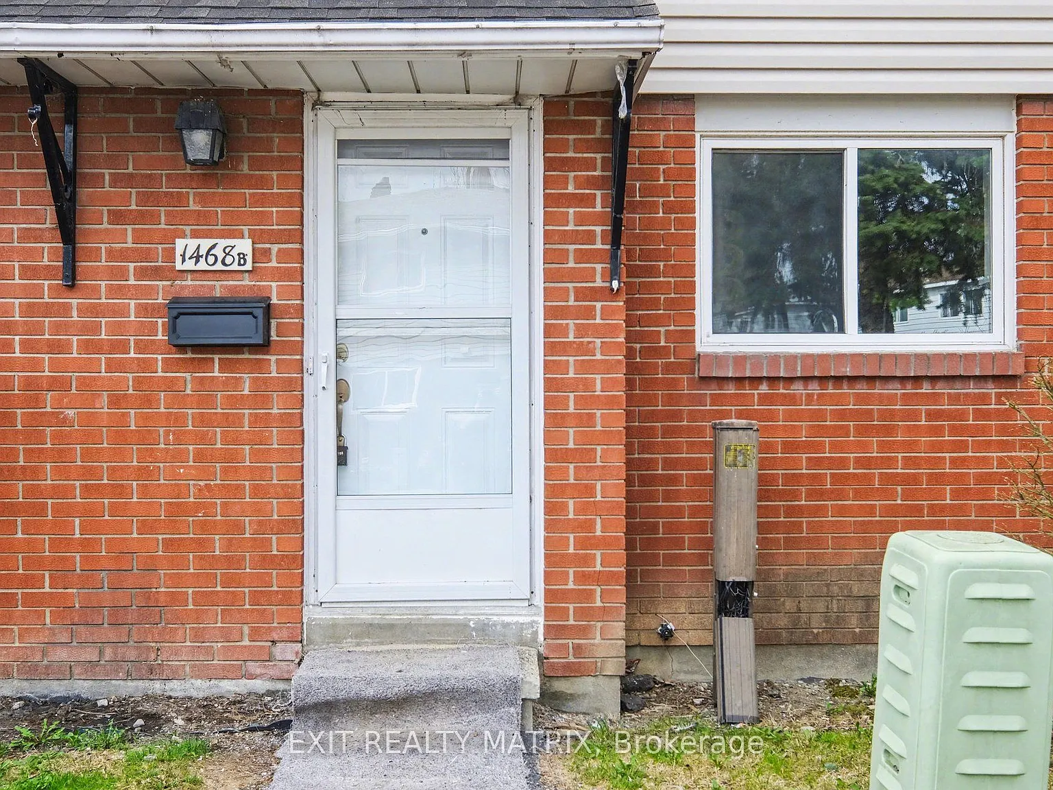 3 bed, $2,400 — Photo 2