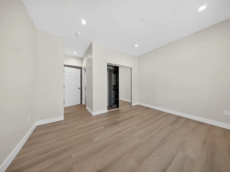 11840 Arminta St — Photo 50