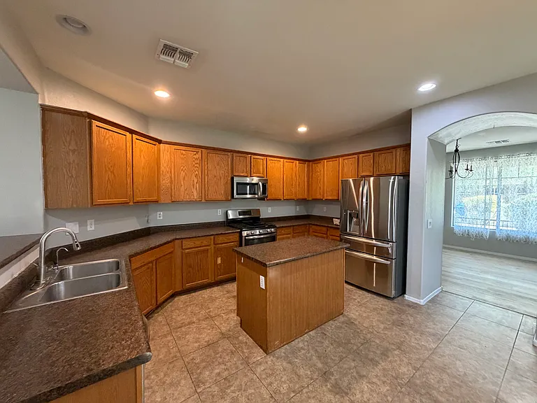 9035 W Globe Ave — Photo 2