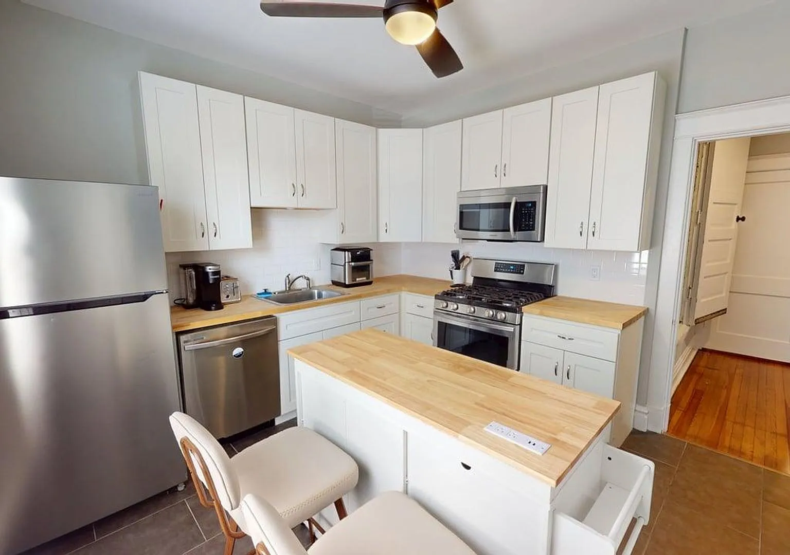2309 Thurman Ave — Photo 3