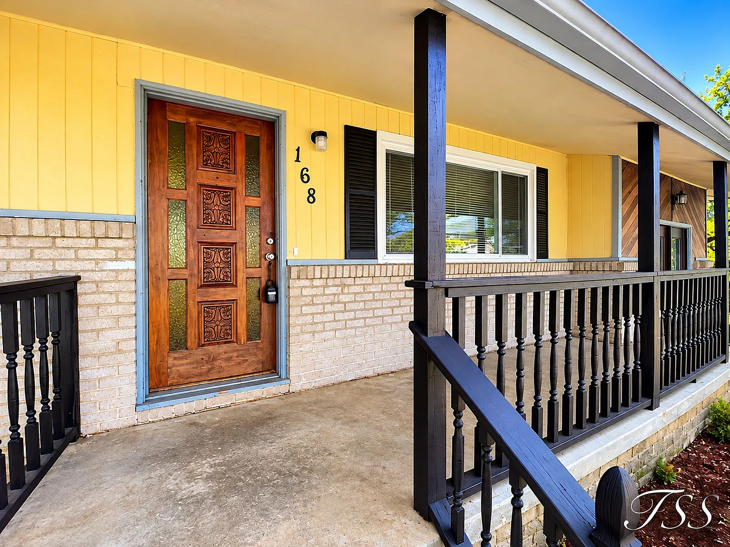 3 bed, 1296 sqft, $1,695 — Photo 2