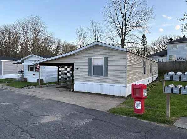 10542 Peachtree St, Plainwell, MI 49080