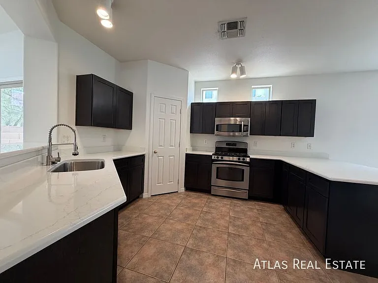 37 W Camino Rancho Palomas — Photo 36