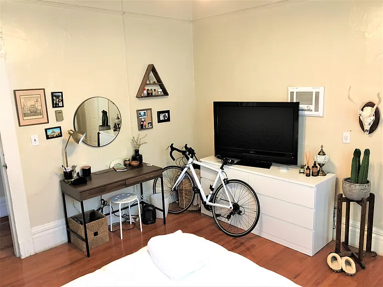 1220 Pine St #7 — Photo 10