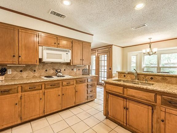4th image of 912 Bert Dr
