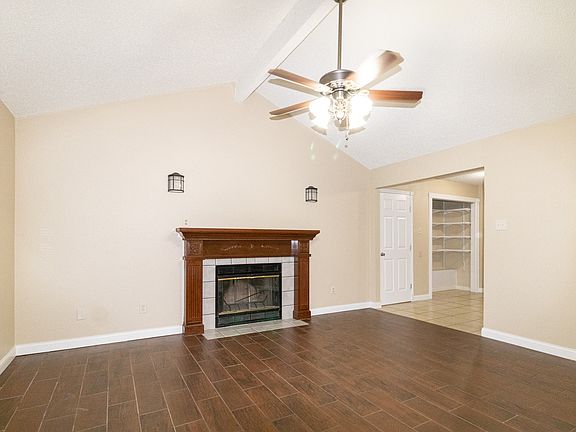 5th image of 704 Plum St
