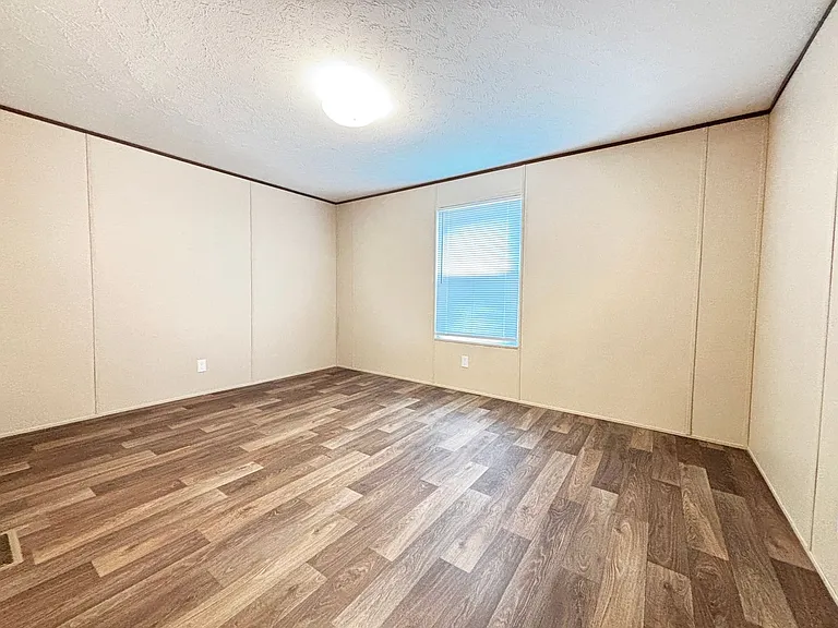 300 Cherokee Ln — Photo 5