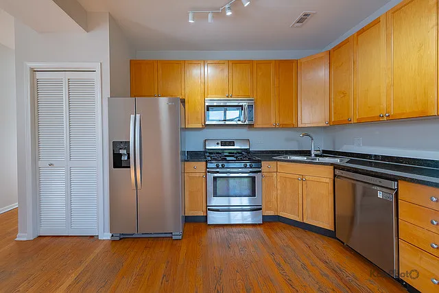 2226 W Monroe St #3 — Photo 4