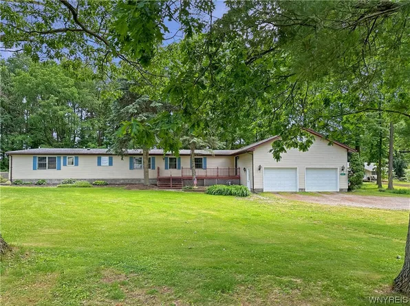 6924 E Lake Rd, Castile, NY 14427