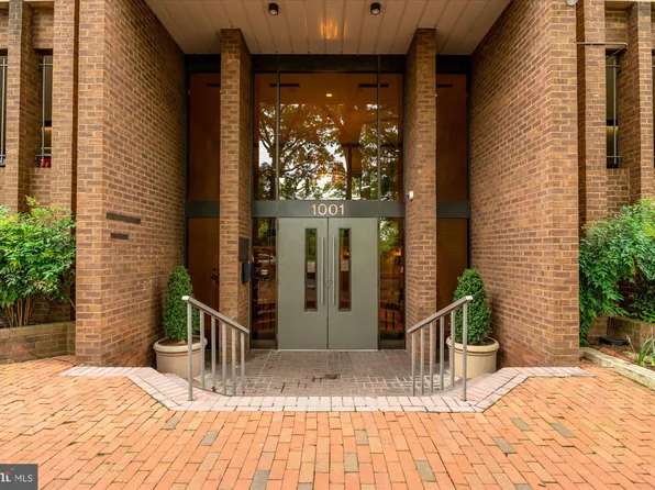 1001 26th St NW APT 305, Washington, DC 20037