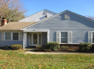 42 Federal Ln, Coram, NY 11727