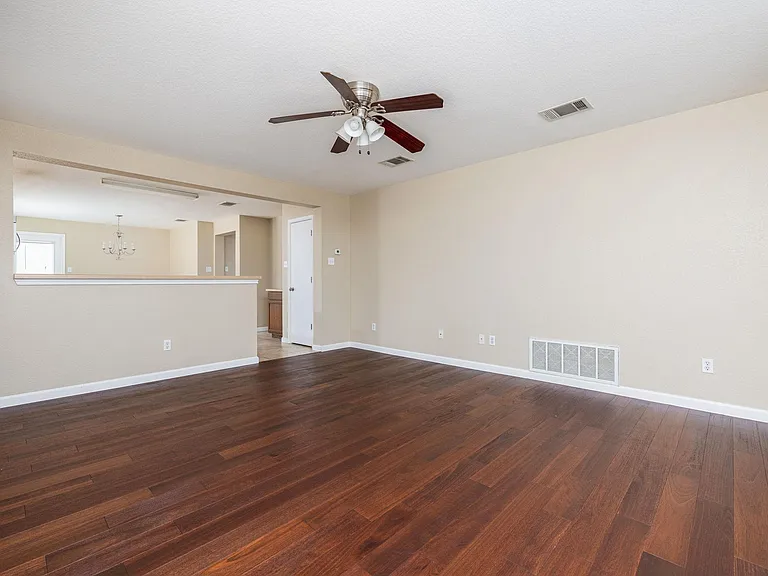 190 Quarter Ave — Photo 5