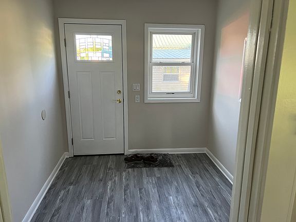 Nice mudroom to remove coats and shoes upon entry.