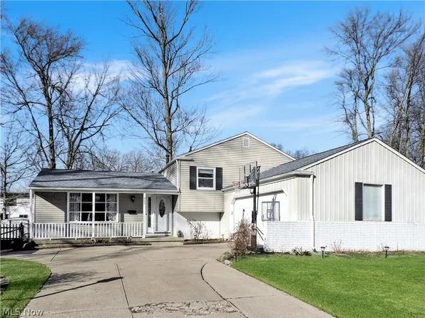 940 Bennett Dr, Elyria, OH 44035