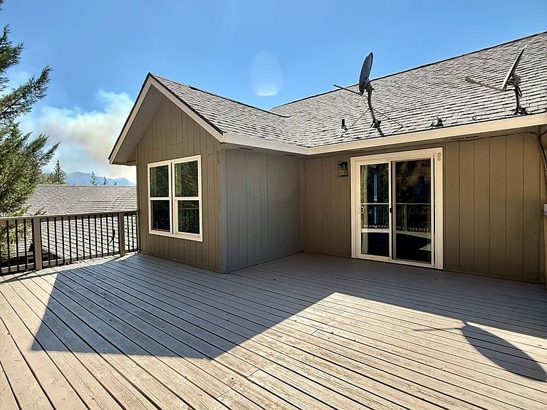 901 Manzanita Dr — Photo 24