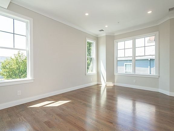 5th image of 3240 Washington St APT 3