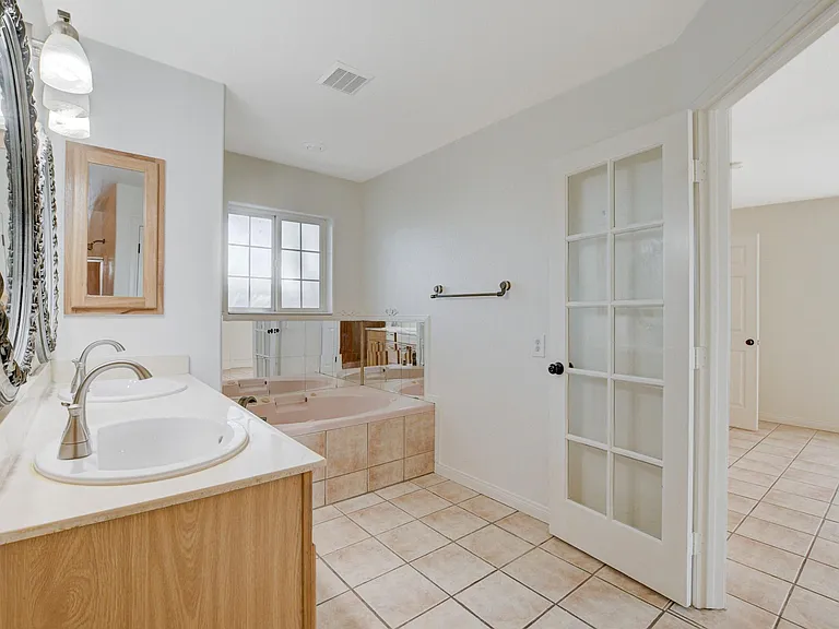 Full Large Sunny Bathroom