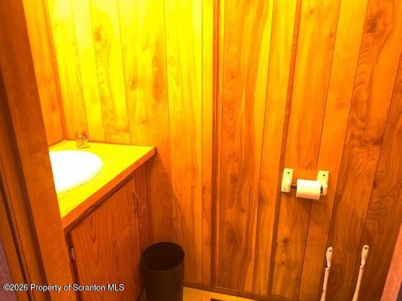 5th image of 768 McCollum Rd