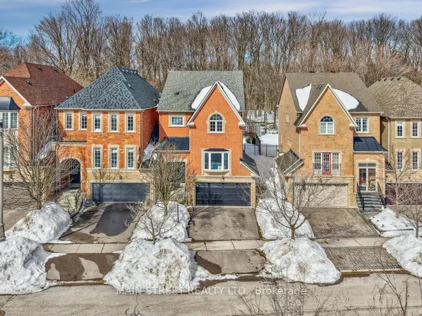 38 Carriage House Ct, Richmond Hill, ON L4E 4V3