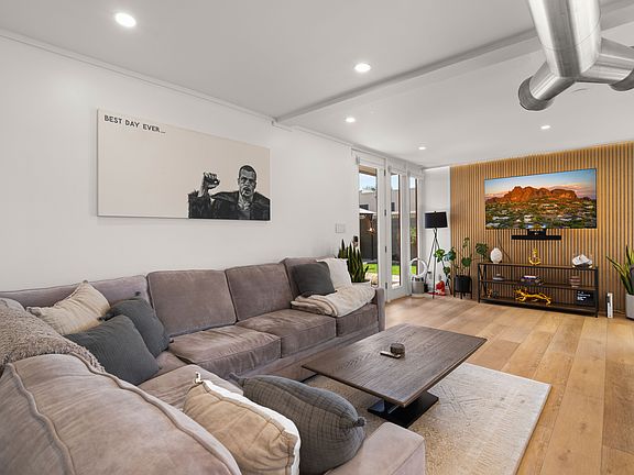 Living Room / TV Viewing Area
