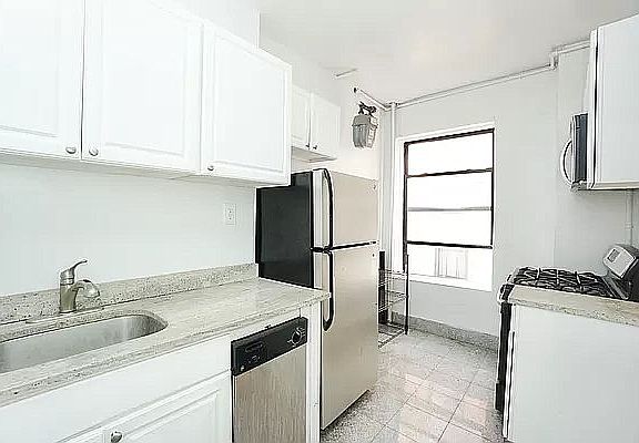 2nd image of 830 W 176th St #5B