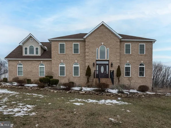 100 Fuji Ct, Inwood, WV 25428