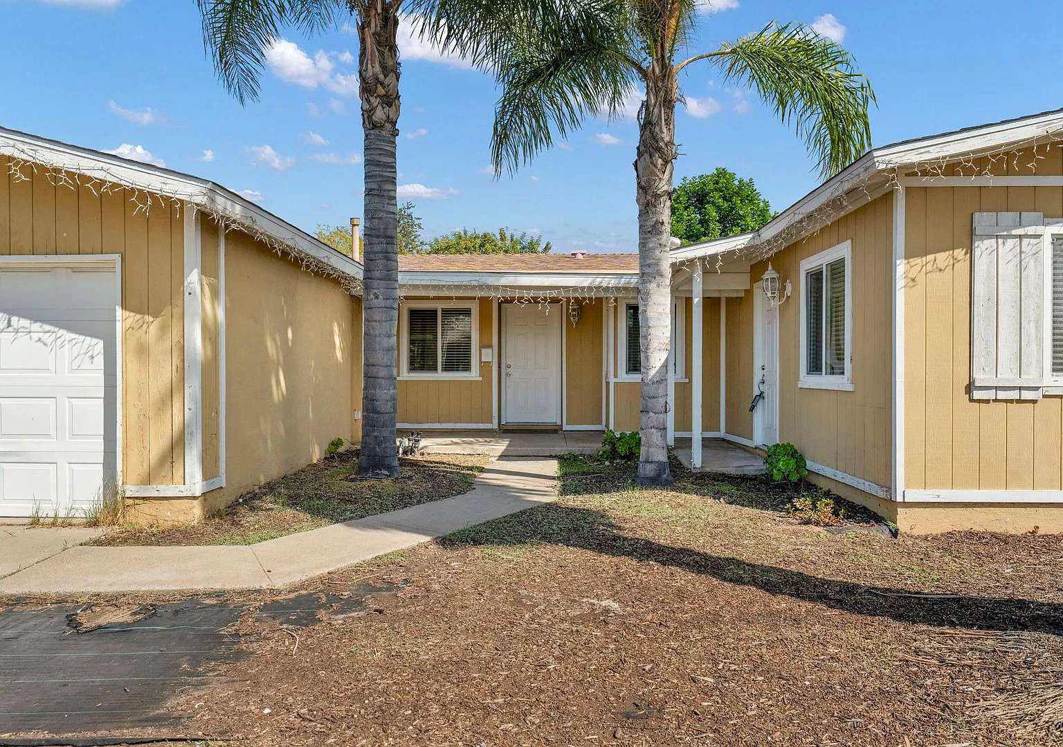 5 Br 3 Ba 1507 Sqft Home In Escondido — Photo 2